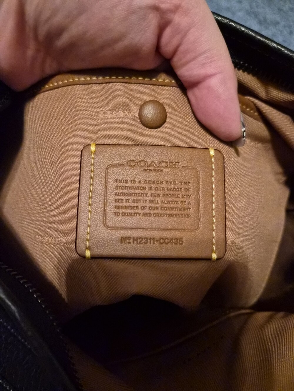 Coach Carrie Shoulder Bag With Matte Black Hardware - Picture 4 of 4